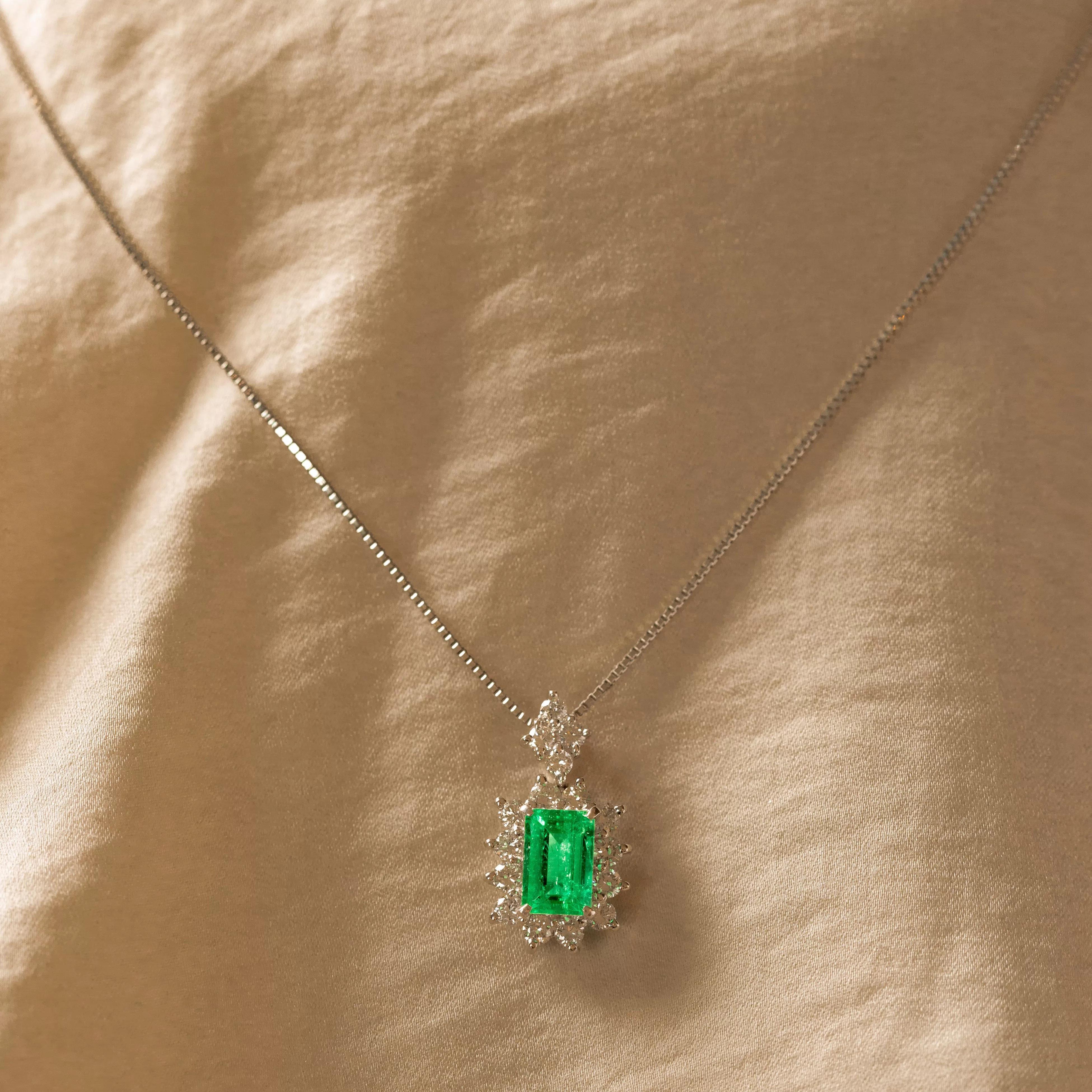 0.92 Carat Colombian Emerald Diamond Halo Pendant Necklace