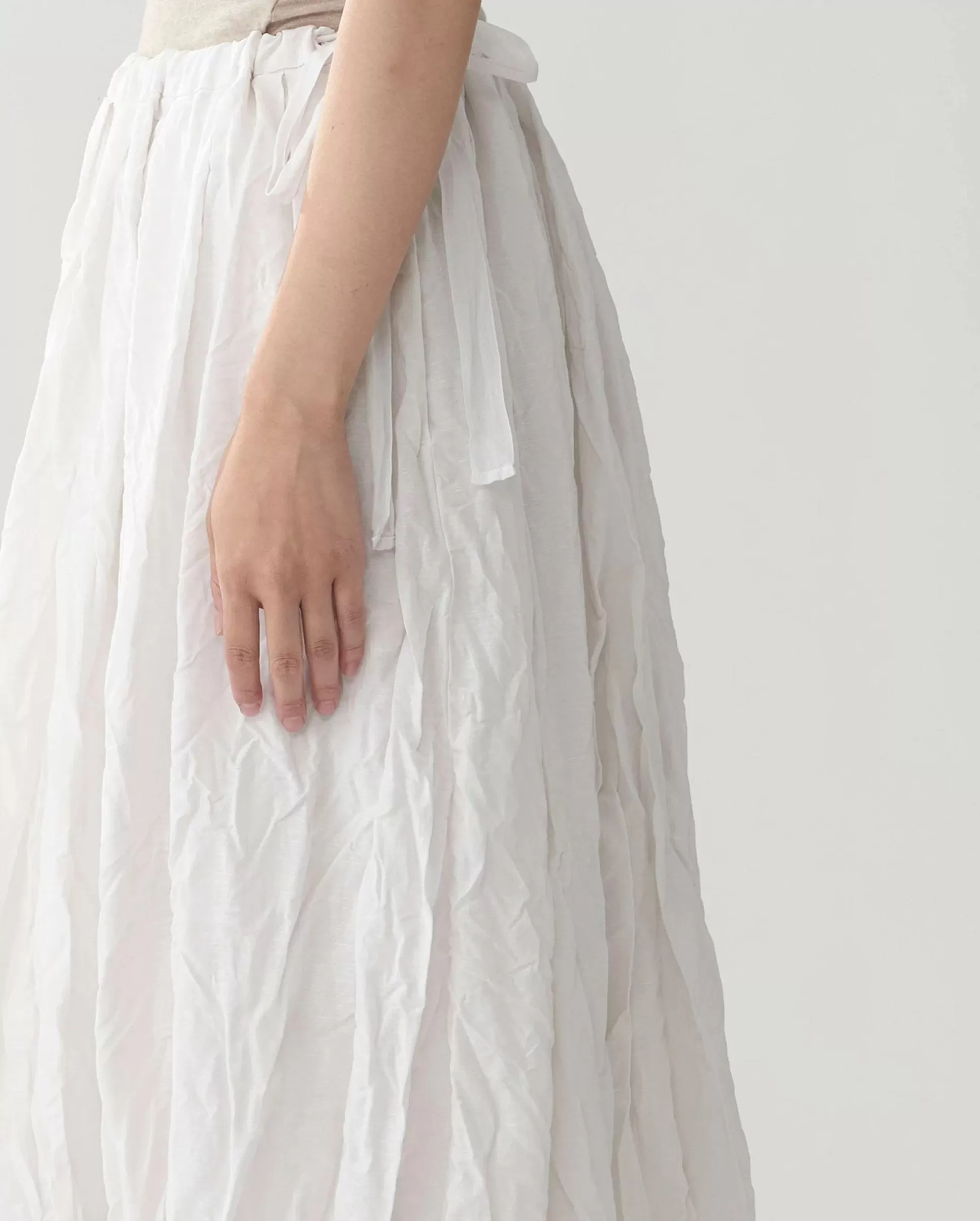 LONG TUCKED SKIRT / IVORY