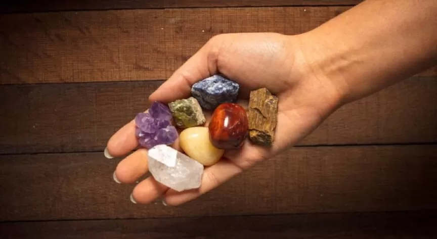 NEW: Chakra Healing Sets: 7 crystals & Linen bag