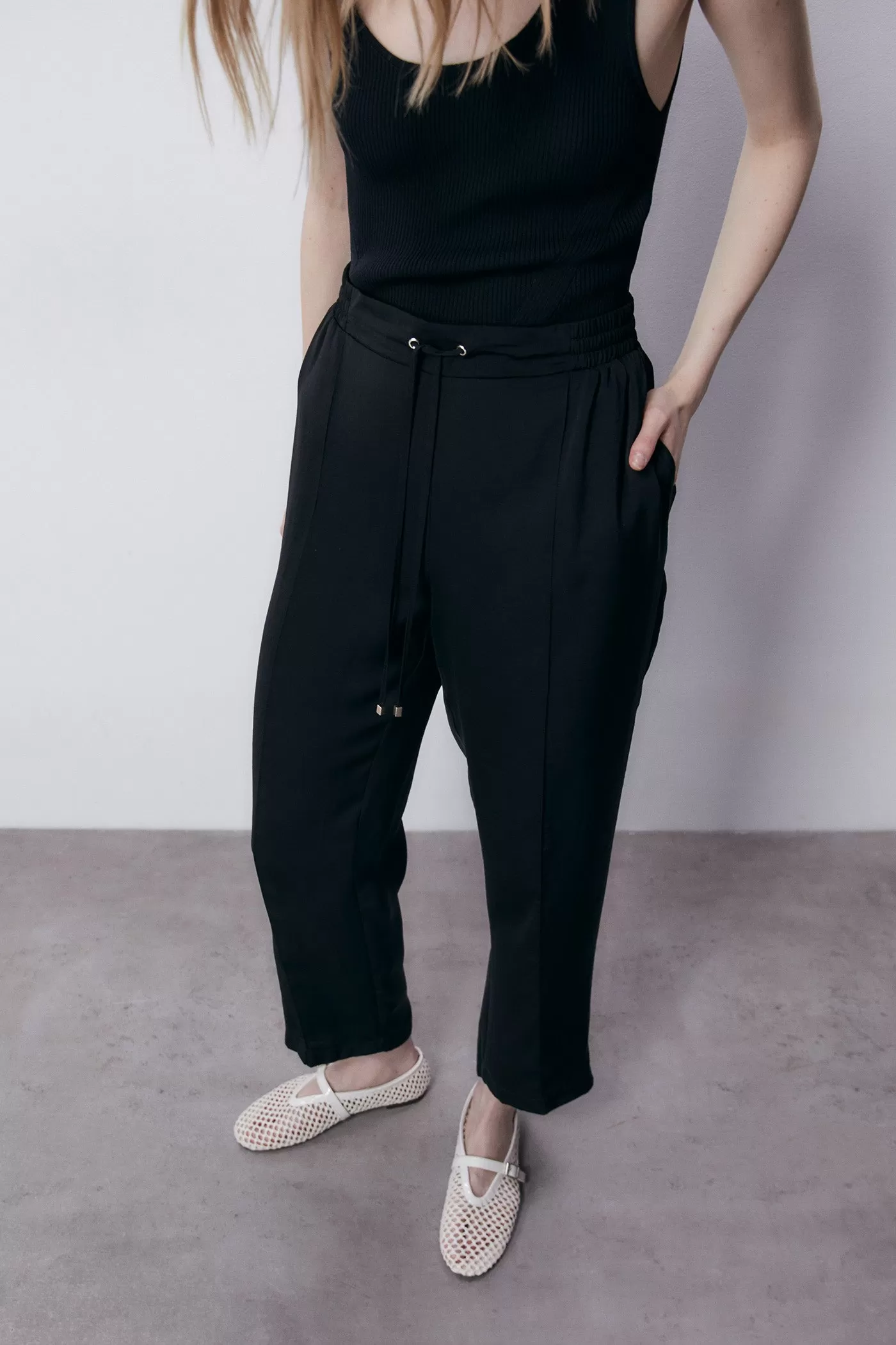 Plain loose-fit trousers