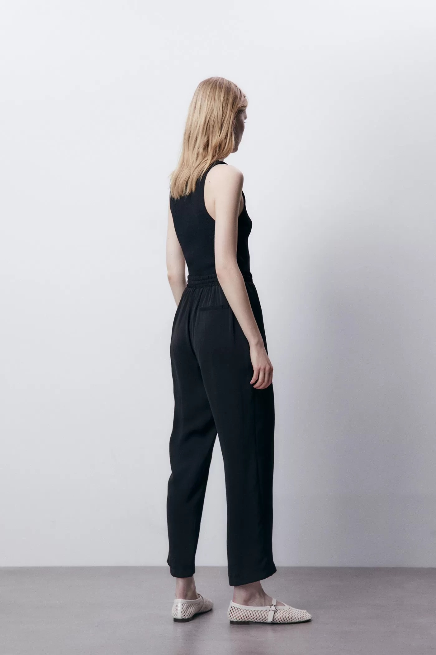 Plain loose-fit trousers