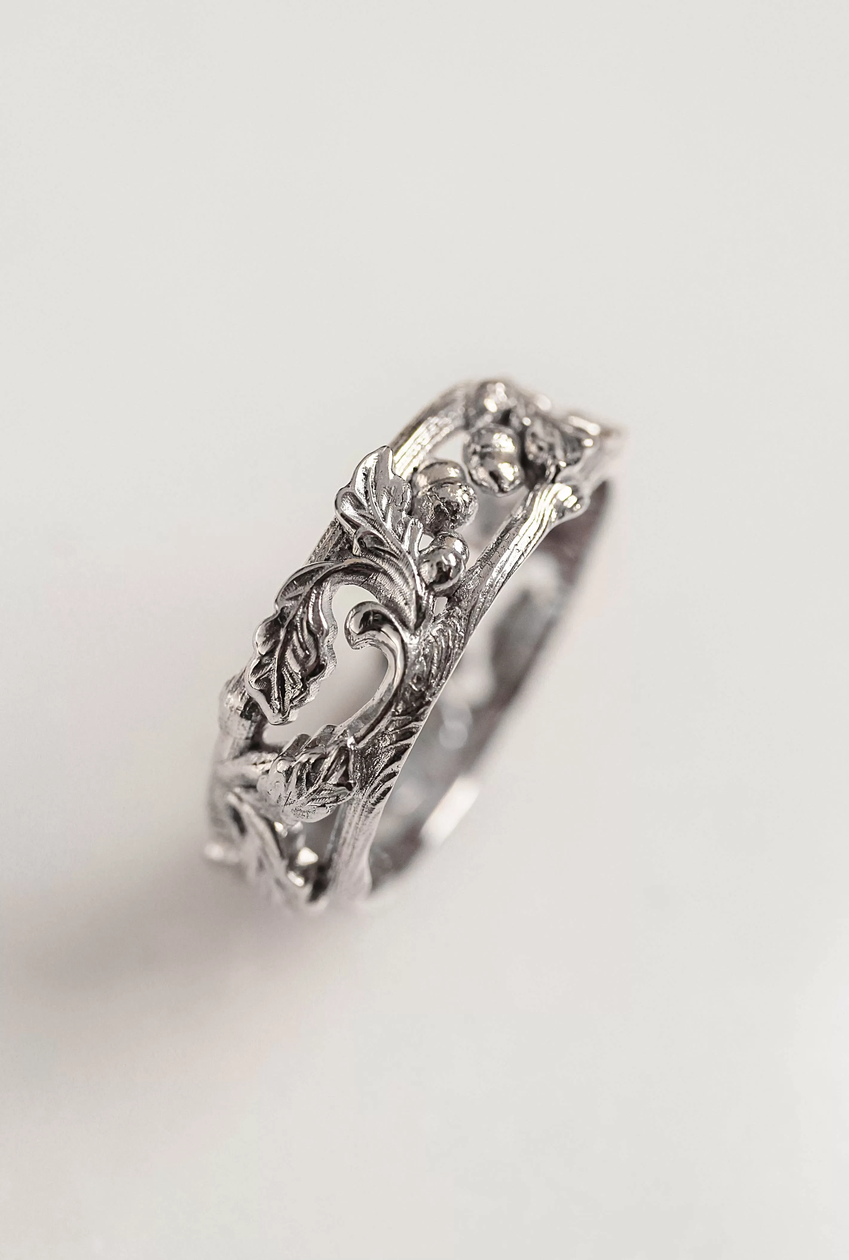 READY TO SHIP: Oak wedding band in 14K white gold, RING SIZE 8.5 US